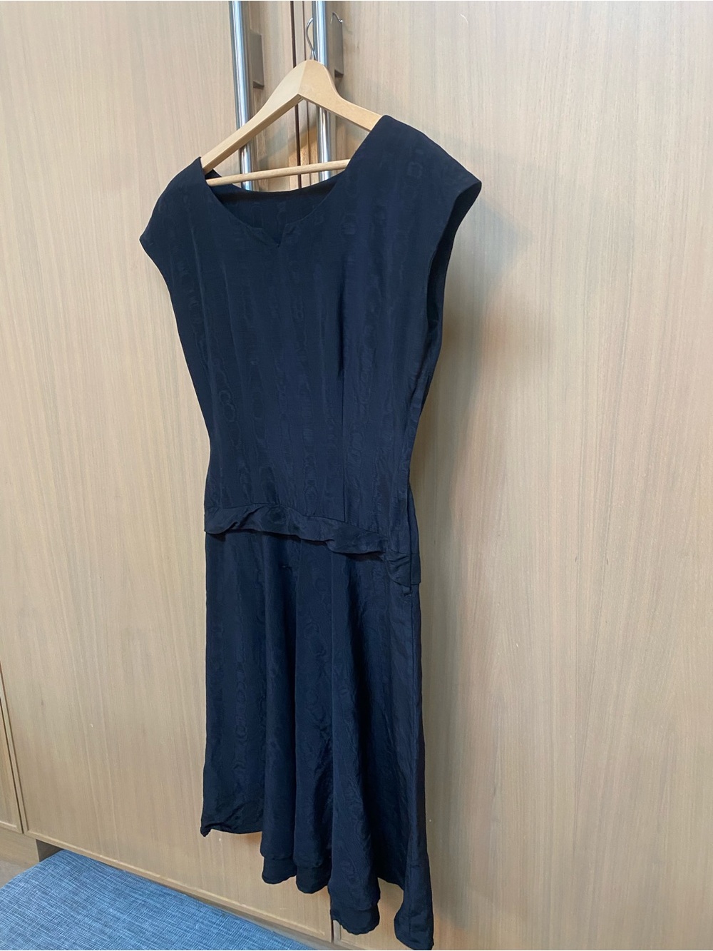 Classic Black Women’s Sleeveless Dress